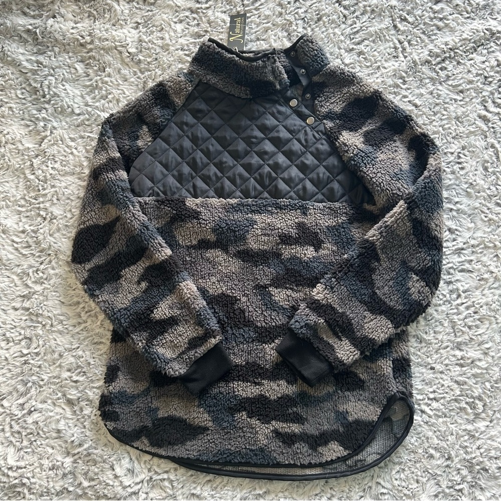 Natural Reflections Sherpa Camouflage pullover, Women’s Size M